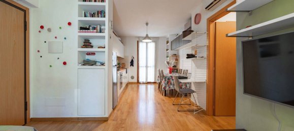 2 bedrooms Apartment in Milan, Italy No. 355059 4