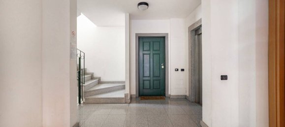 2 bedrooms Apartment in Milan, Italy No. 355059 2