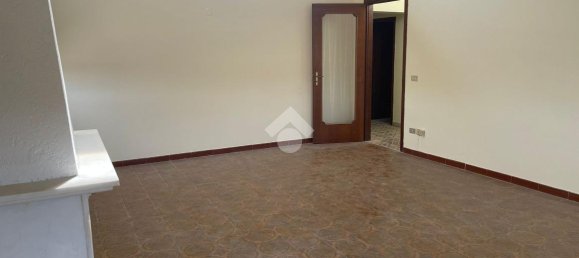 3 rooms Apartment in Atripalda, Italy No. 136910 9