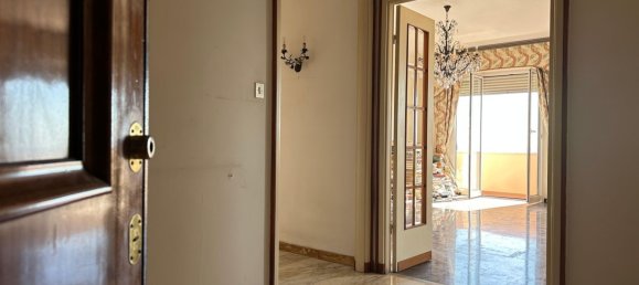 6-salle Appartement à Genoa, Italy No. 39193 2