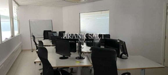 Oficina en San Gwann, Malta 631 m² No. 12290 2