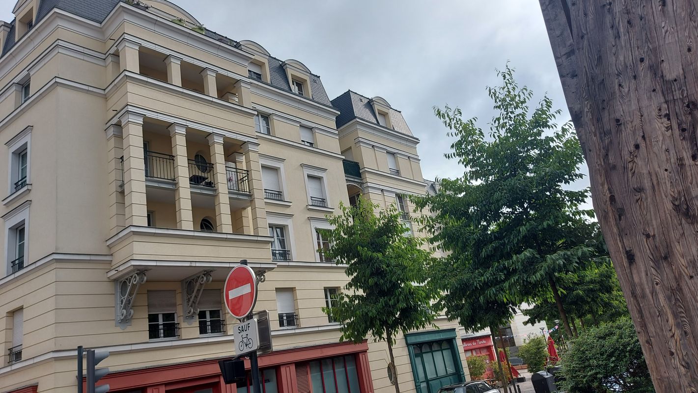 2 bedrooms Apartment in Chaville, France No. 179124