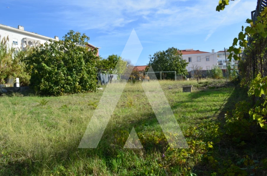 2000m² Land in Lisbon, Portugal No. 92526