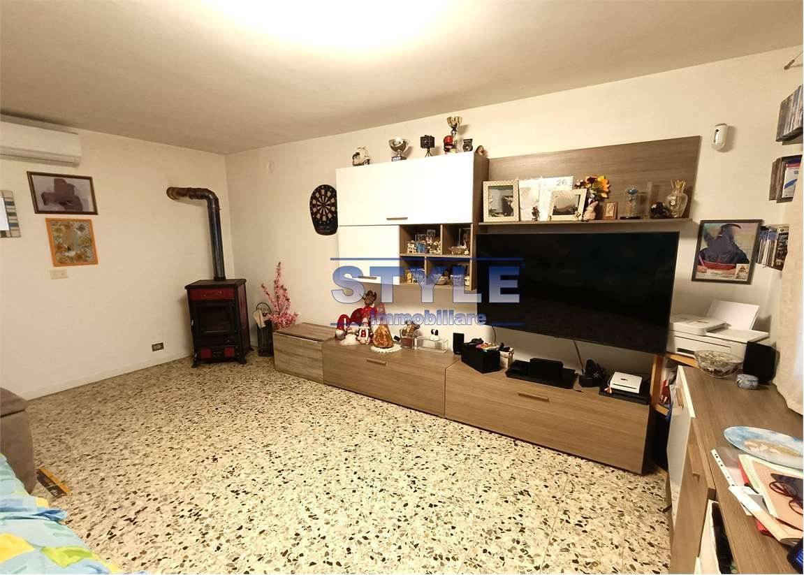 Дом с 2 спальнями в Мира, Италия № 60625