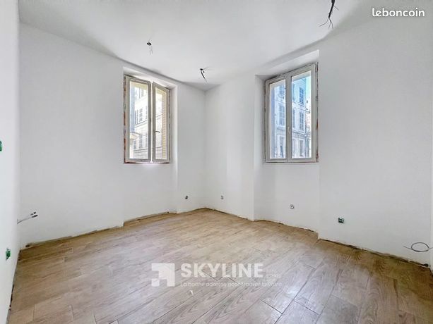 3 bedrooms Apartment in Marseille, France No. 289645