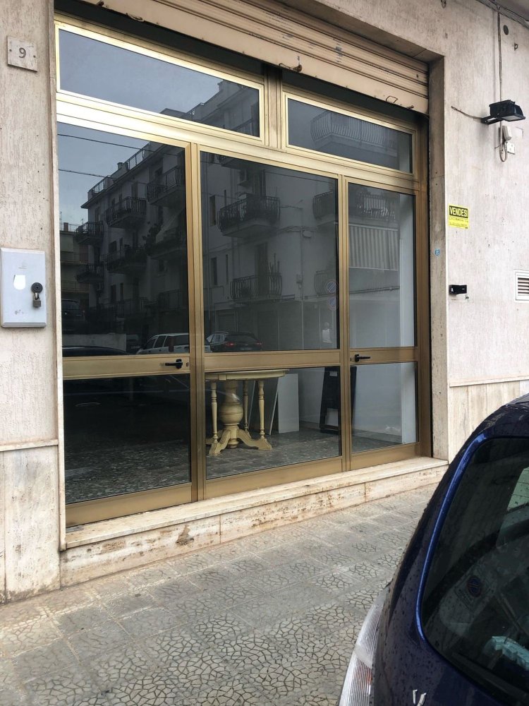 110m² Commercial property in Fasano, Italy No. 312481