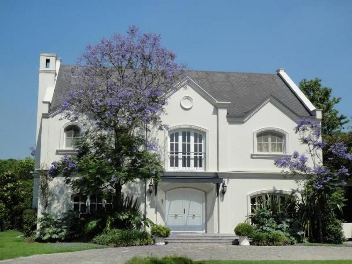 4 bedrooms House in Malvinas Argentinas, Argentina No. 898