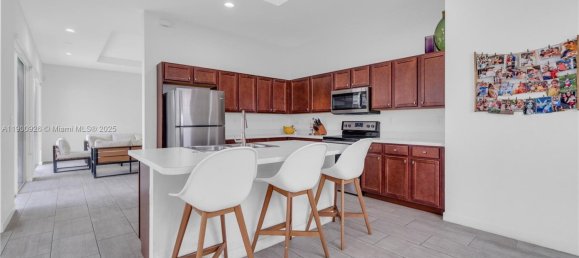 5 dormitorios villa en venta en Miami, Miami-Dade, Florida, USA № 614247 4