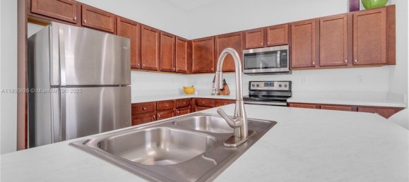 5 dormitorios villa en venta en Miami, Miami-Dade, Florida, USA № 614247 18