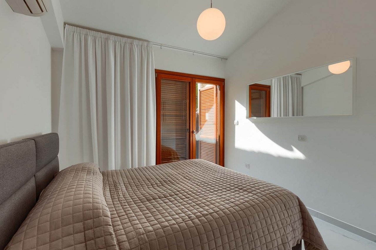 2 bedrooms House in Paphos, Cyprus No. 9651