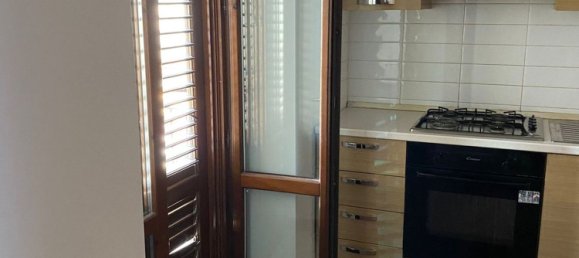 3 rooms Apartment in Palermo, Italy No. 51712 2