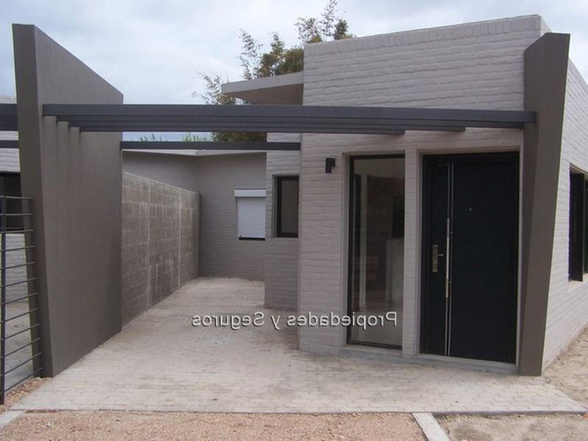 Casa de 2 dormitorios en Canelones, Uruguay No. 10586