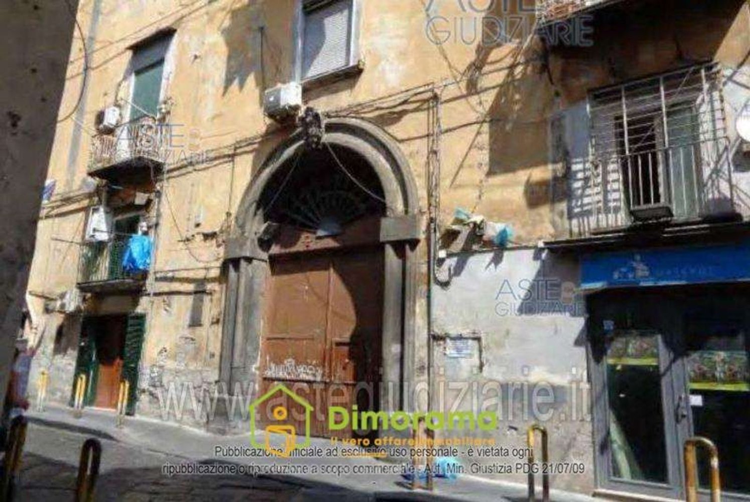 3 rooms Apartment in Naples, Italy No. 10252