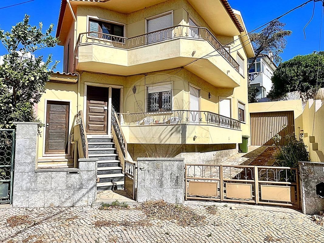 5 bedrooms Villa in Cascais, Portugal No. 319726