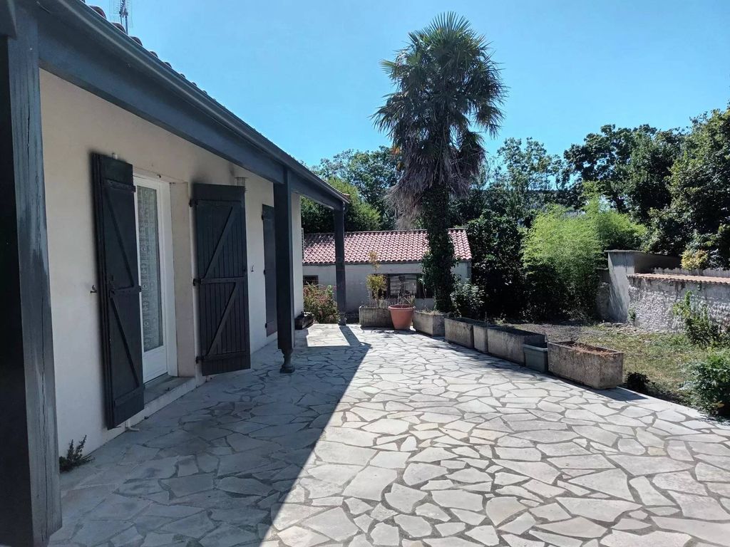 2 bedrooms House in La Rochelle, France No. 101327