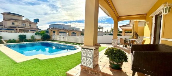 4 bedrooms House in La Zenia, Spain No. 176573 15