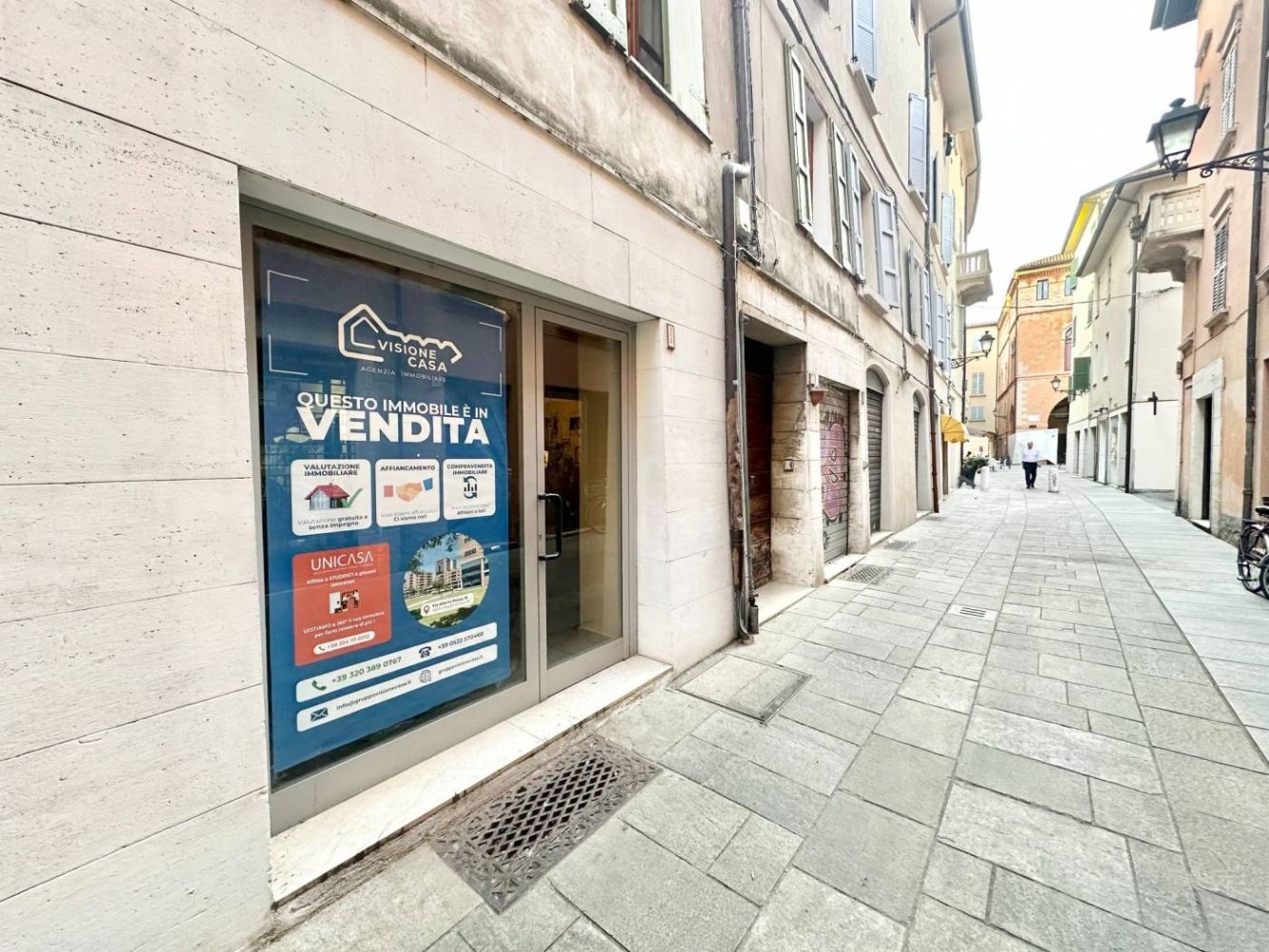 2 rooms Commercial property in Reggio Emilia, Italy No. 71656
