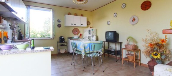4 bedrooms Apartment in Vetralla, Italy No. 331842 2