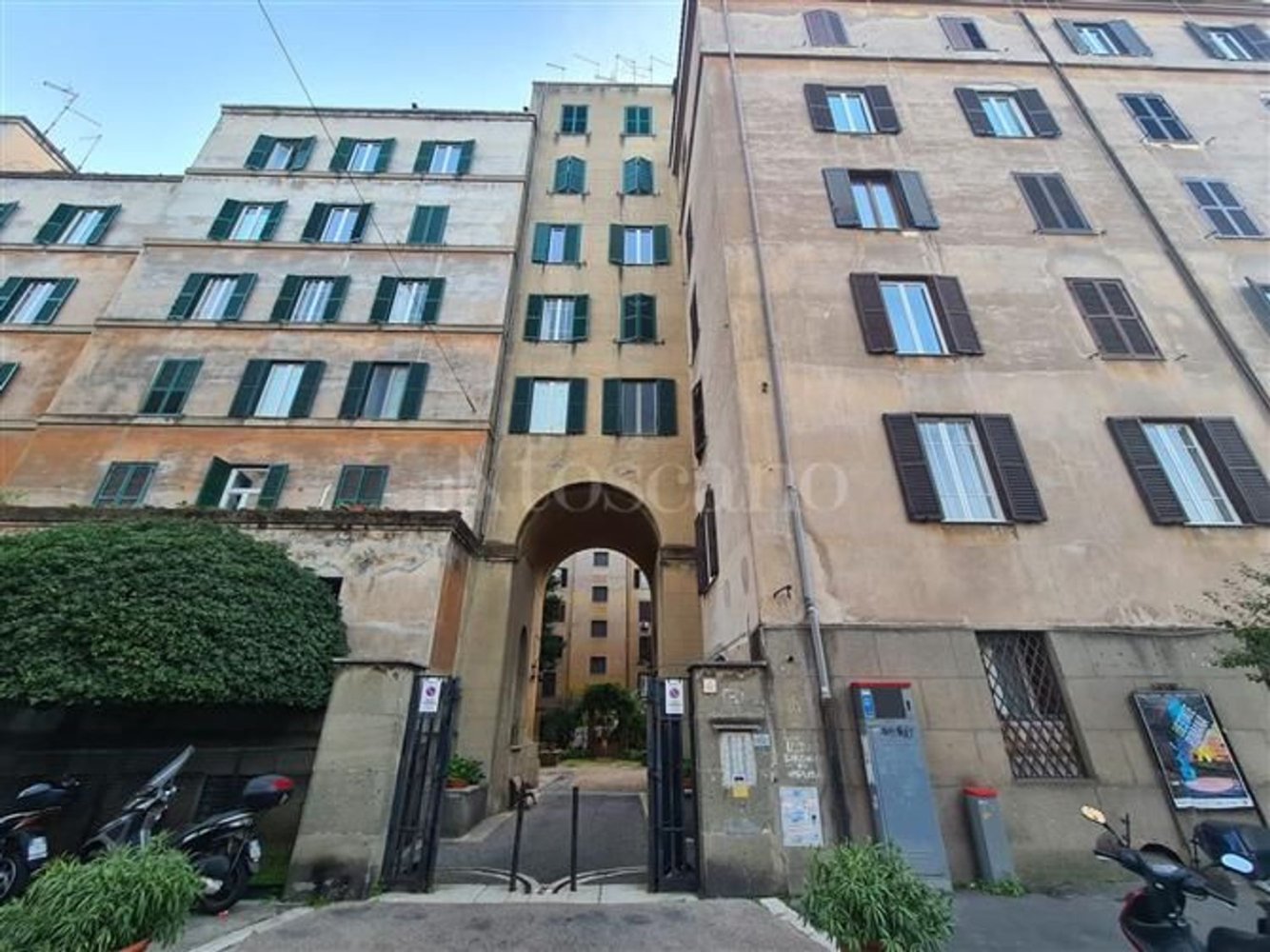 12m² Commercial property in Rome, Italy No. 395640