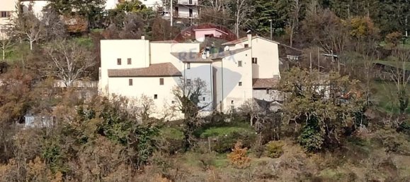 5 bedrooms House in Sellano, Italy No. 346091 2