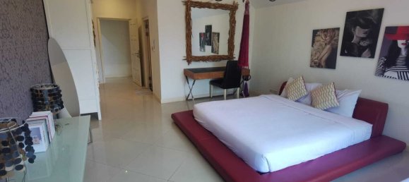 Villa de 3 dormitorios en Pattaya, Thailand No. 67921 2