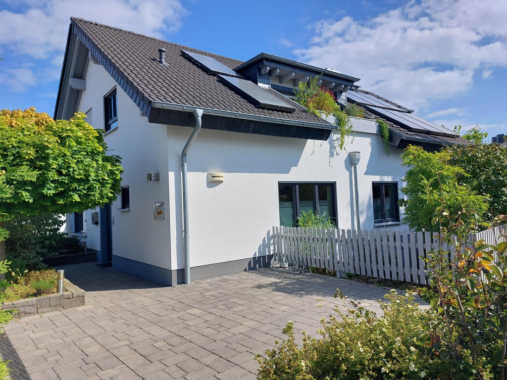 7 rooms Building in Rhein-Sieg, Germany No. 295965