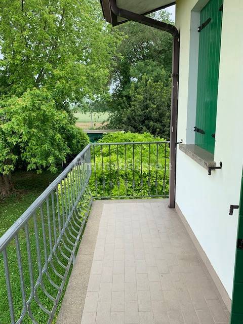 Вилла с 3 спальнями в Роволон, Италия № 269599