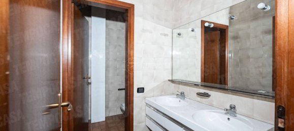 Дом с 4 спальнями в Мольтено, Италия № 75218 21