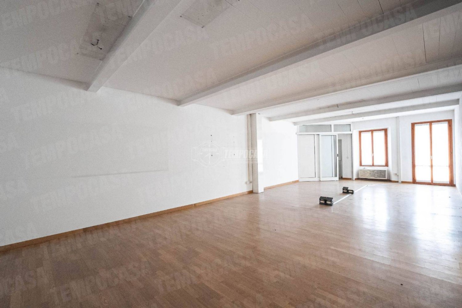 Дом с 4 спальнями в Мольтено, Италия № 75218