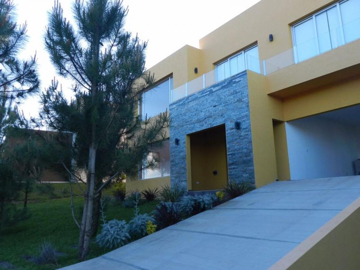 5 bedrooms House in Mar del Plata, Argentina No. 90154