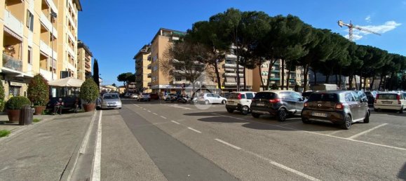 1 room Commercial property in Scandicci, Italy No. 49555 2