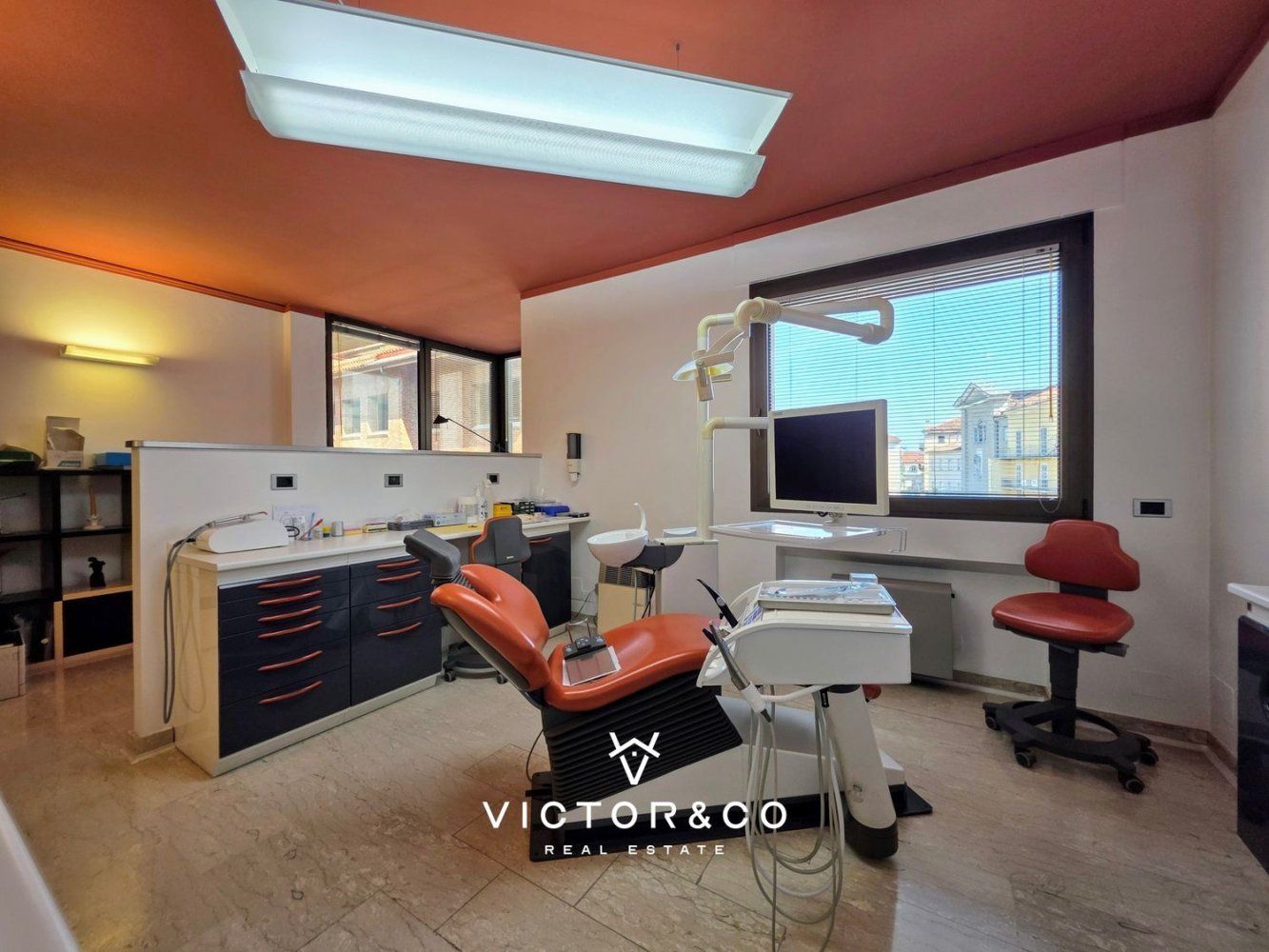 Büro in Mondovì, Italy 230m², Nr. 381329