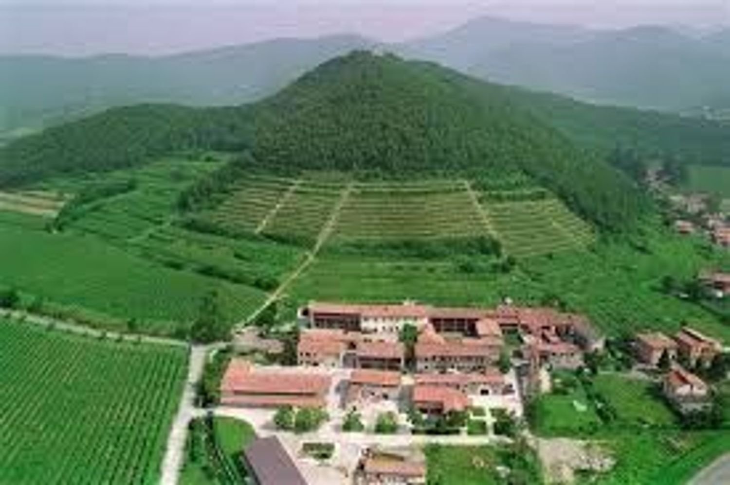 5 bedrooms Villa in Monticelli Brusati, Italy No. 384817