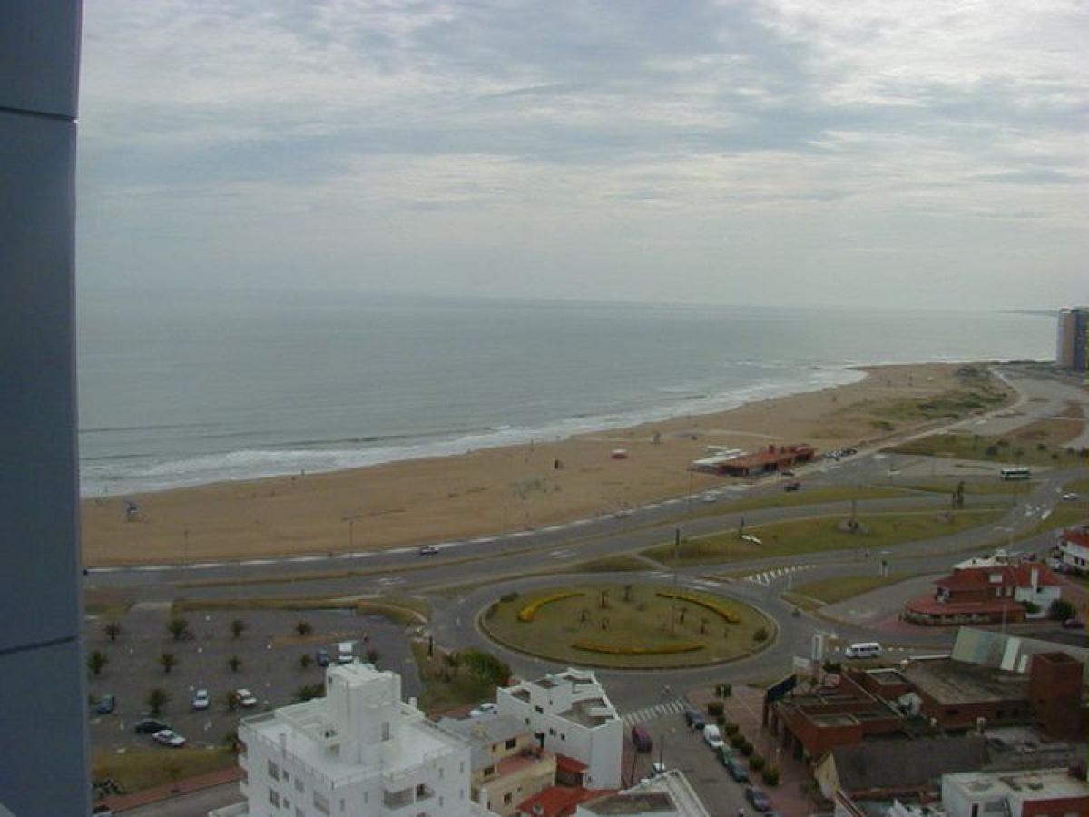 3 bedrooms Apartment in Maldonado, Uruguay No. 7737