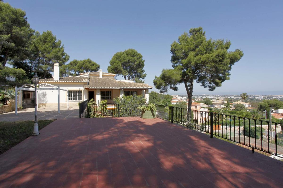 6 bedrooms Villa in Denia, Spain No. 13197