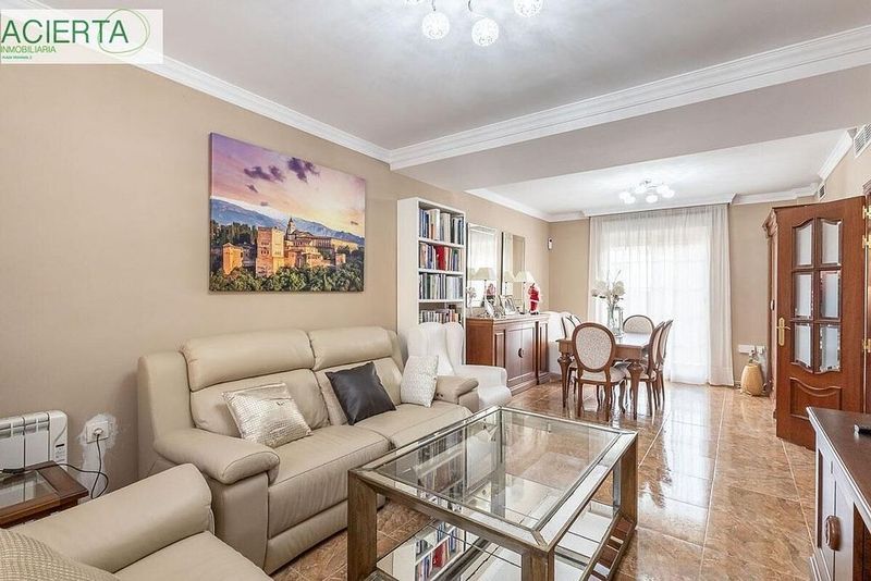 3 bedrooms House in Granada, Spain No. 220654