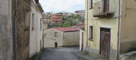 3 rooms House in Serrastretta, Italy No. 204658 9