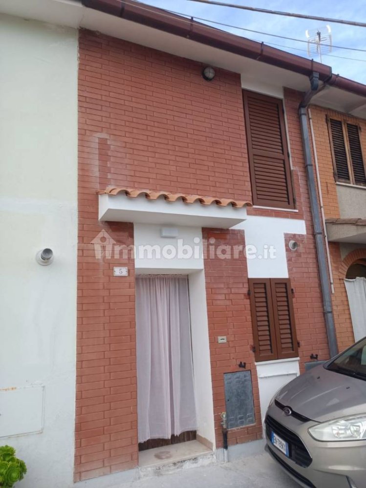 2 bedrooms House in Fermo, Italy No. 251836