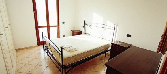 3-salle Appartement à Foiano della Chiana, Italy No. 228575 9