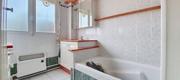 3 Schlafzimmer Haus in La Roche-sur-Yon, France, Nr. 315278 10