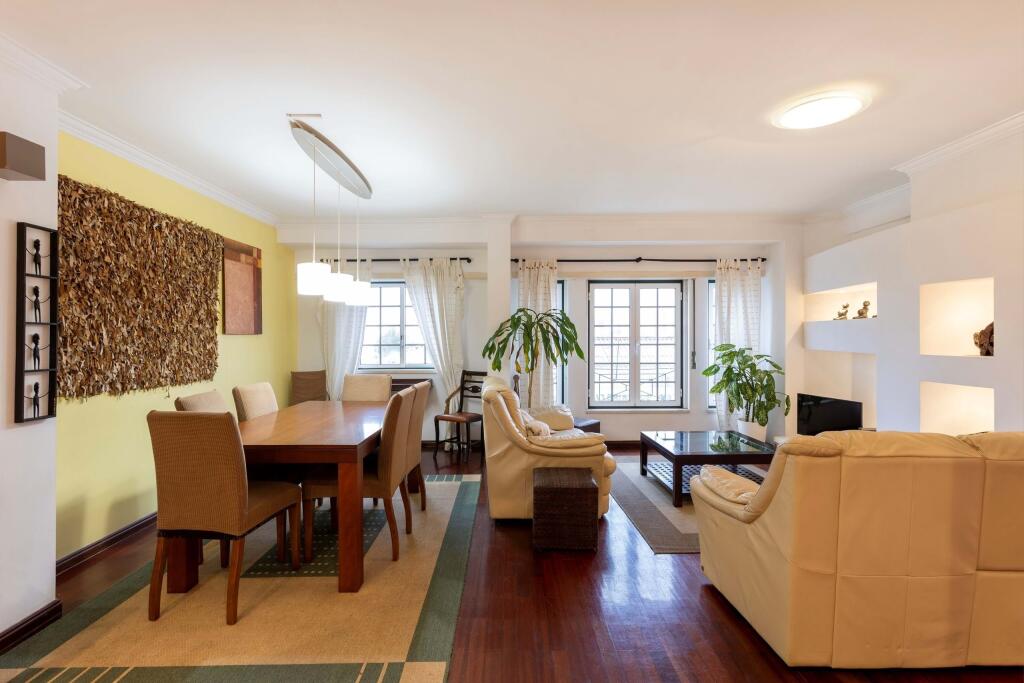 3 bedrooms Apartment in Lisbon, Portugal No. 208861