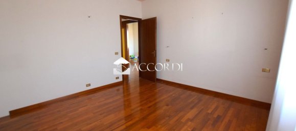 4 bedrooms Apartment in Trevignano, Italy No. 381182 9