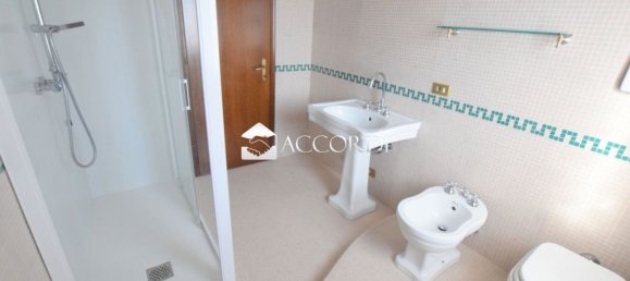 4 bedrooms Apartment in Trevignano, Italy No. 381182 10