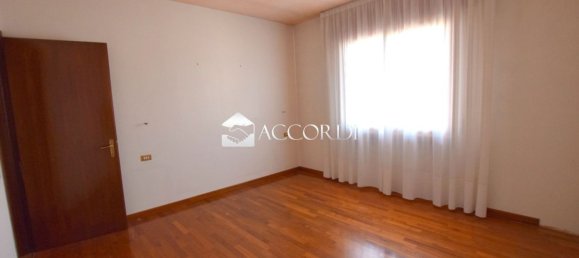 4 bedrooms Apartment in Trevignano, Italy No. 381182 7