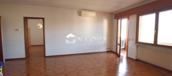 4 bedrooms Apartment in Trevignano, Italy No. 381182 6