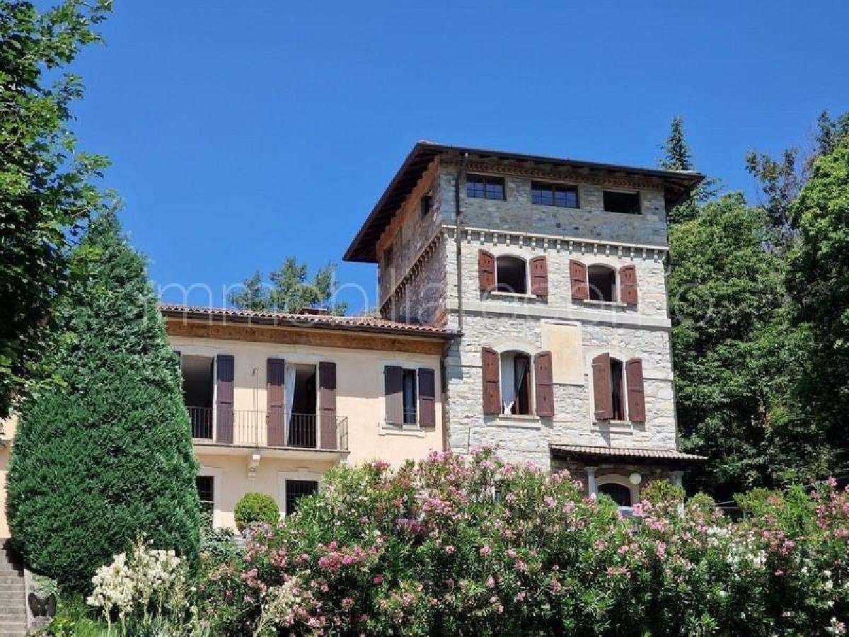 8 bedrooms Villa in Como, Italy No. 279743