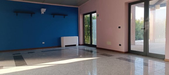 240m² Commercial property in Felino, Italy No. 315793 6