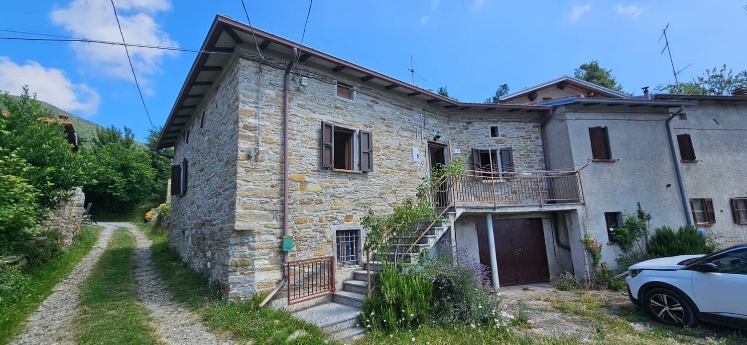 4 rooms House in Varsi, Italy No. 259767