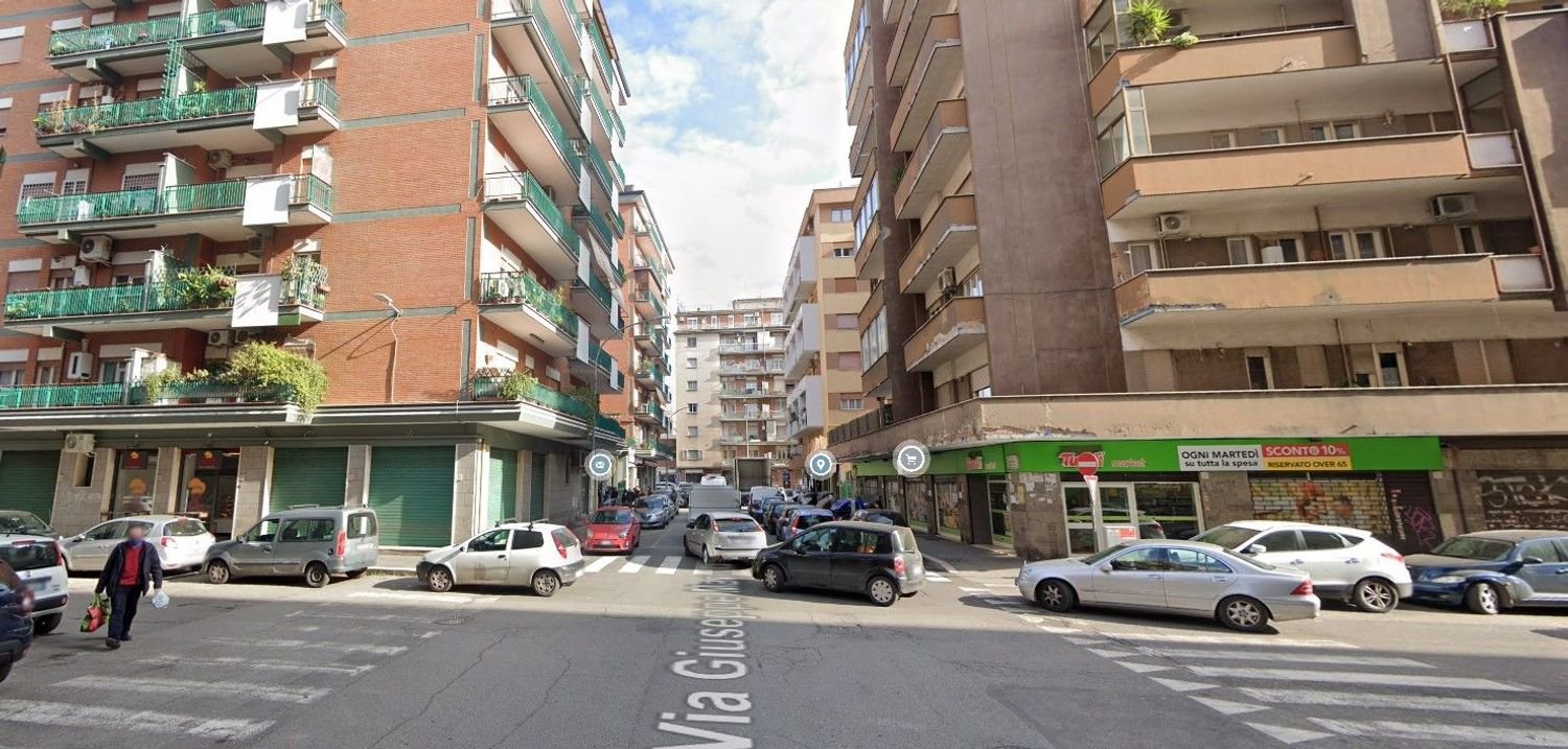 68m² Commercial property in Rome, Italy No. 111350
