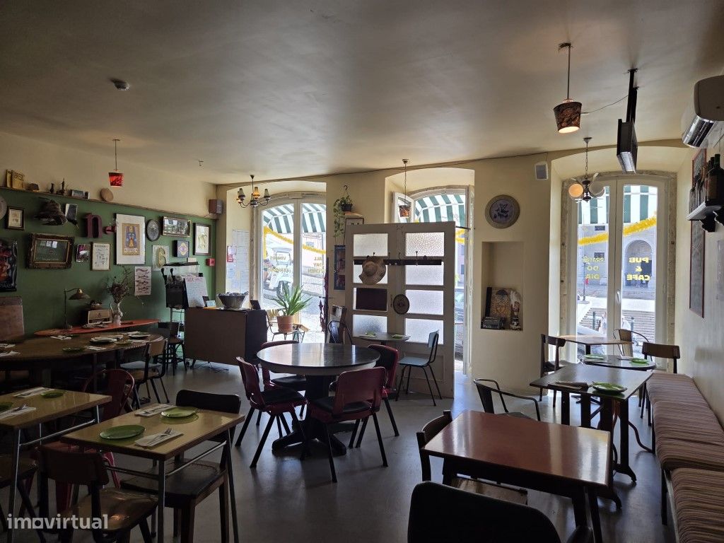 214m² Commercial property in Lisbon, Portugal No. 248901